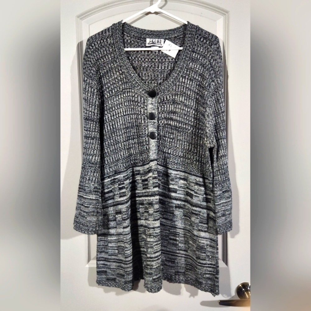212 New York Bell Sleeve Sweater Size 26/28